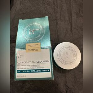 IT Cosmetics Confidence in a Gel Cream Oil-Control Face Moisturizer 2 oz / 60 mL